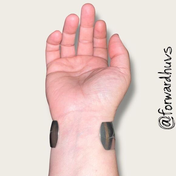 Vintage MJ Pewter Cuff Bracelet – Violet Engraving February Flower - Picture 6 of 7